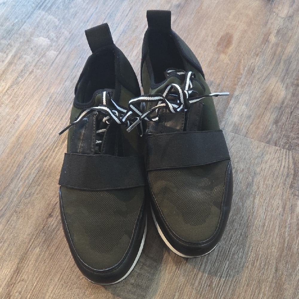 Men's Black and Green Sneakers